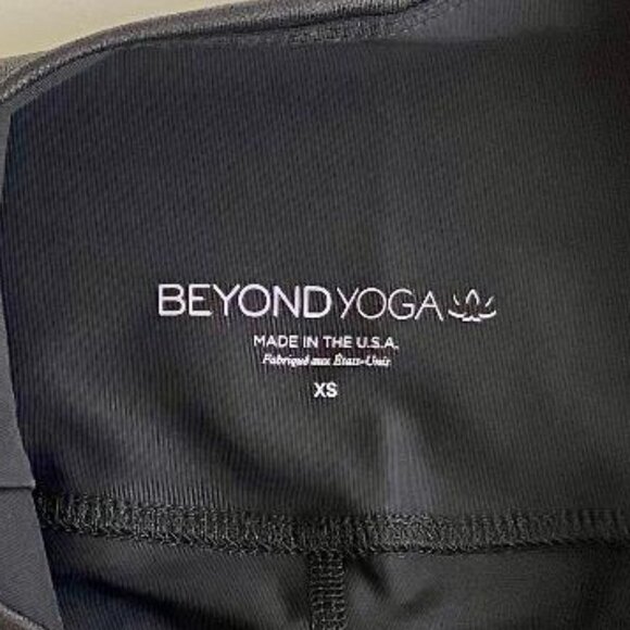 🆕 Beyond Yoga Women's Black Pearlized High Waisted Midi Legging - Picture 8 of 11